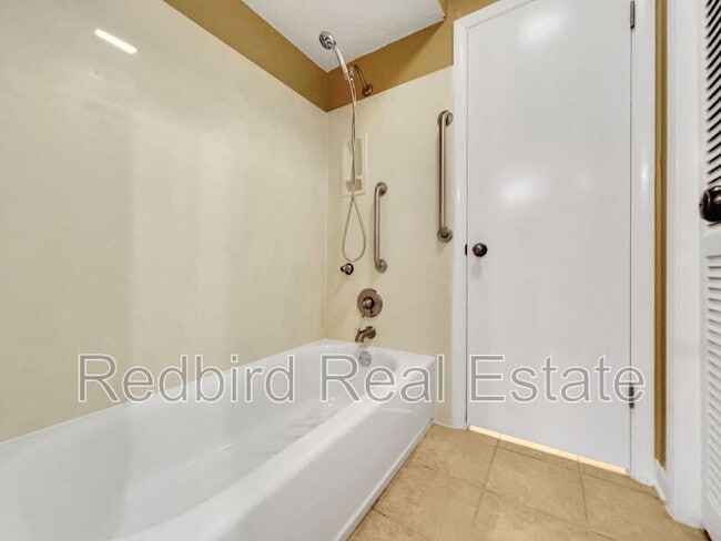 Building Photo - 2929 Selena Dr