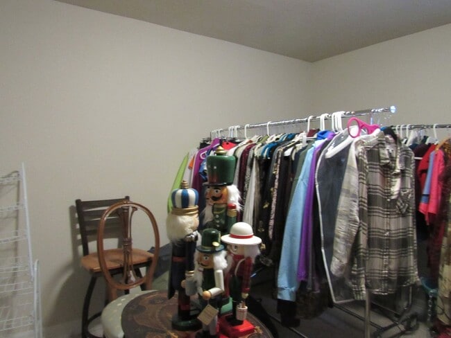 Building Photo - Desireable Eastside Doll House