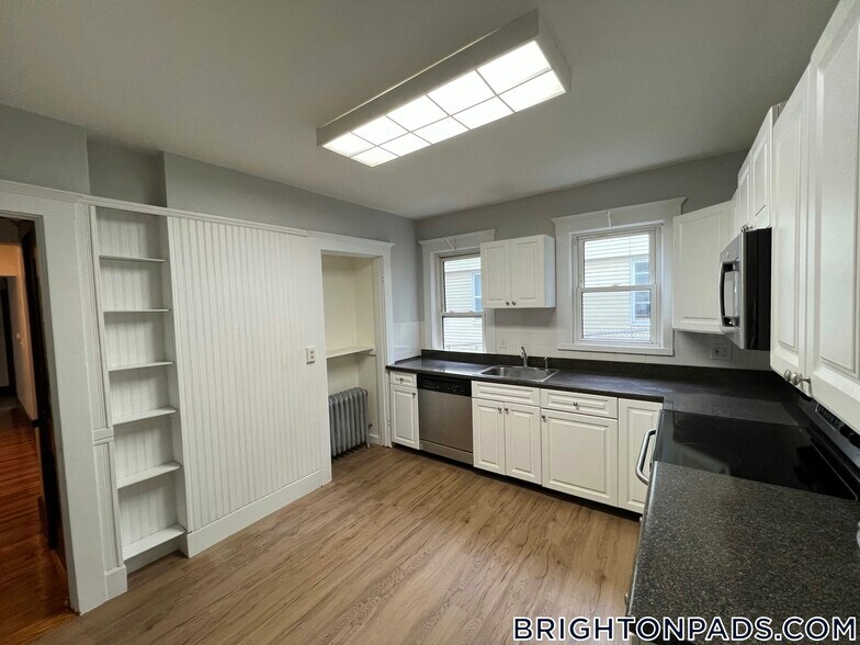 Building Photo - 72 Nonantum St