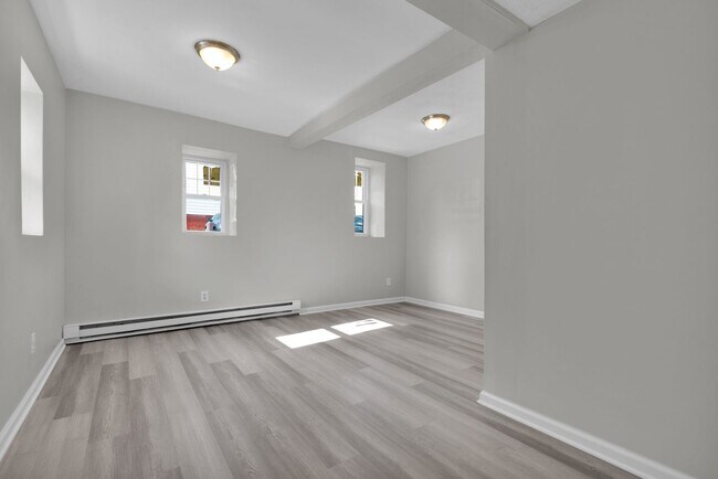 Building Photo - 439 Walnut St