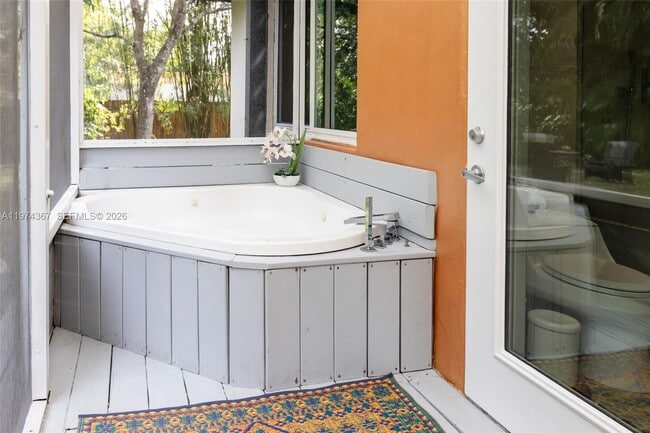 Building Photo - 750 NE 120th St