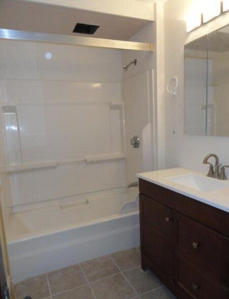 Building Photo - 101 Heath St