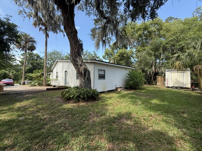 Building Photo - 509 Live Oak StreetUnit 2
