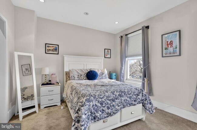 Building Photo - 2322 Poplar St