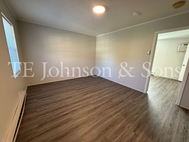 Building Photo - COMFORT, CONVENIENCE AND AFFORDABILITY! Ju...