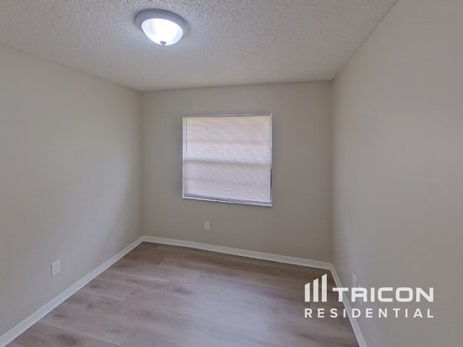 Building Photo - 5490 Friarsway Dr