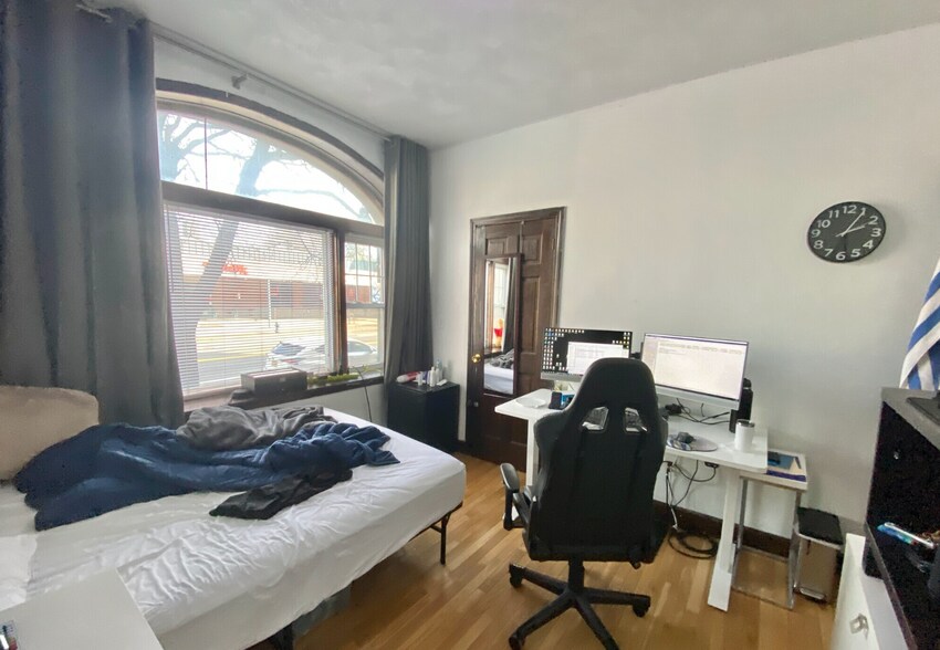 Building Photo - 526 Harvard St