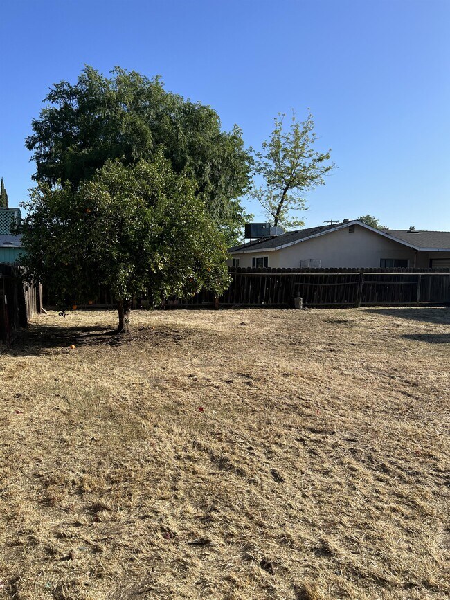 Building Photo - 2701 S Fontana Ct