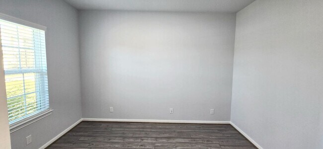 Building Photo - 10050 Pine Valley Ct