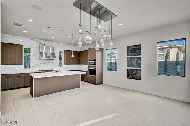 Building Photo - 68 Grey Feather Dr