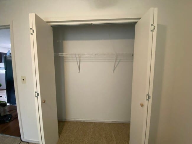 Building Photo - 2 bed - 1 bath - 1 Car Garage Duplex w/ Utilities