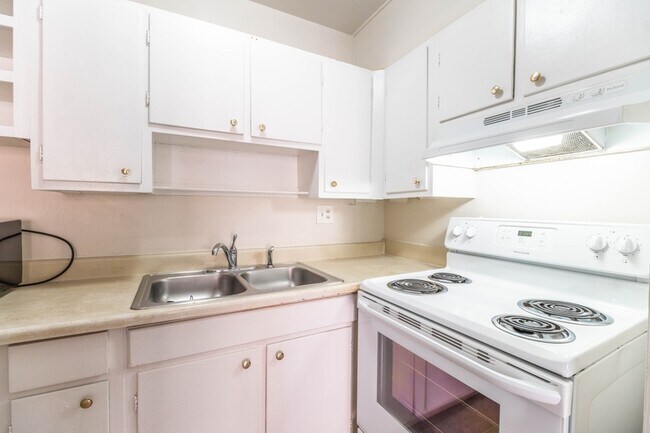 Building Photo - 8770 Galen Ct