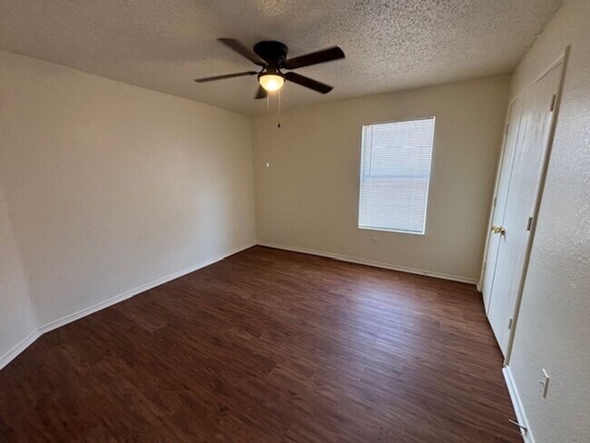 Building Photo - 1 Story Home in Crowlley with Community Pool