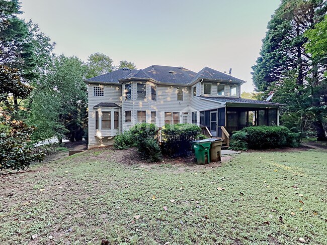 Building Photo - 815 Hillcrest Ln