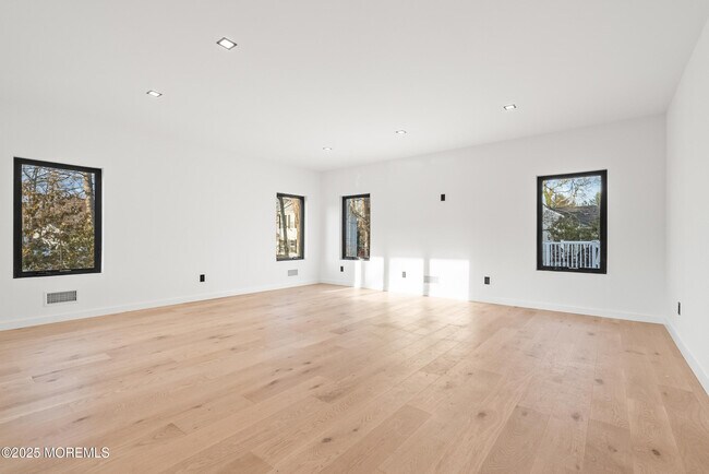 Building Photo - 459 Harnell Ave