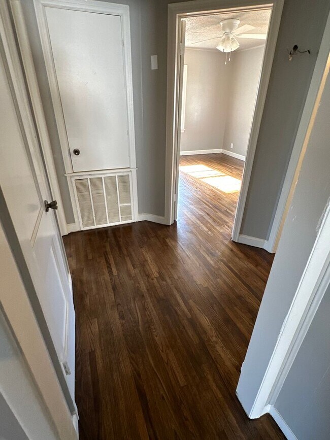 Building Photo - Spacious & Affordable Tulsa Living | 4 Bed...