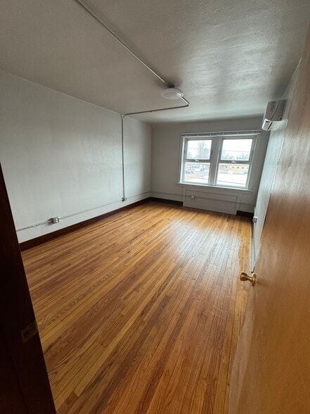 Building Photo - 814 Clinton St