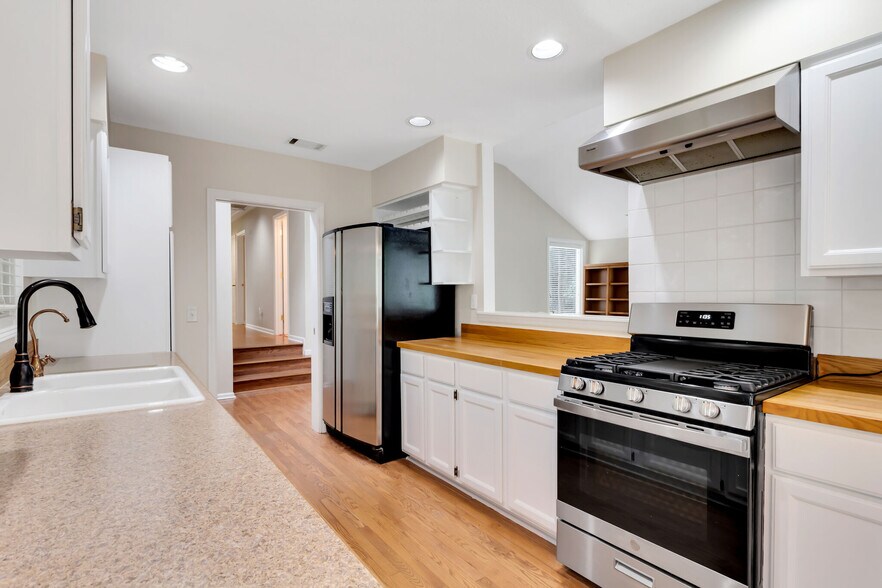 Building Photo - 12 Goldfinch Ln