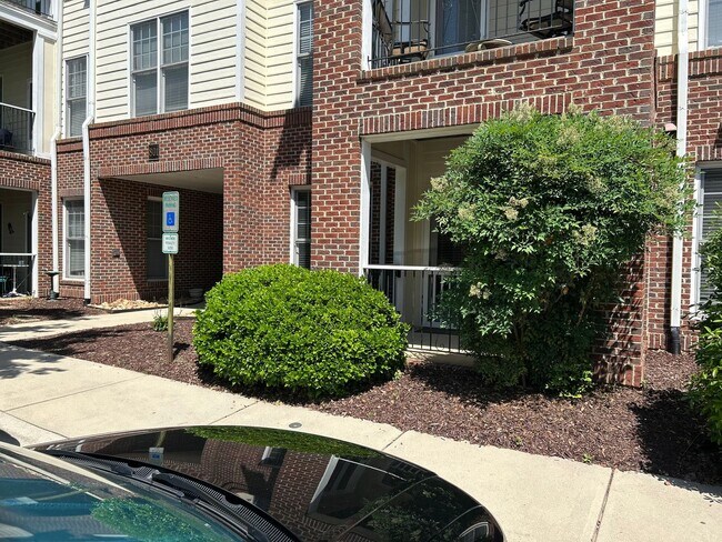 Building Photo - 1 Bedroom | 1.5 Bathroom Ground Level Rale...
