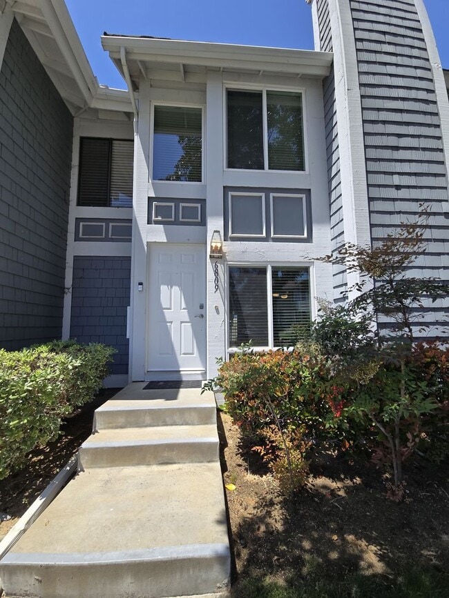 Building Photo - Coastal Living: 2-Bed, 1.5-Bath Townhome w...