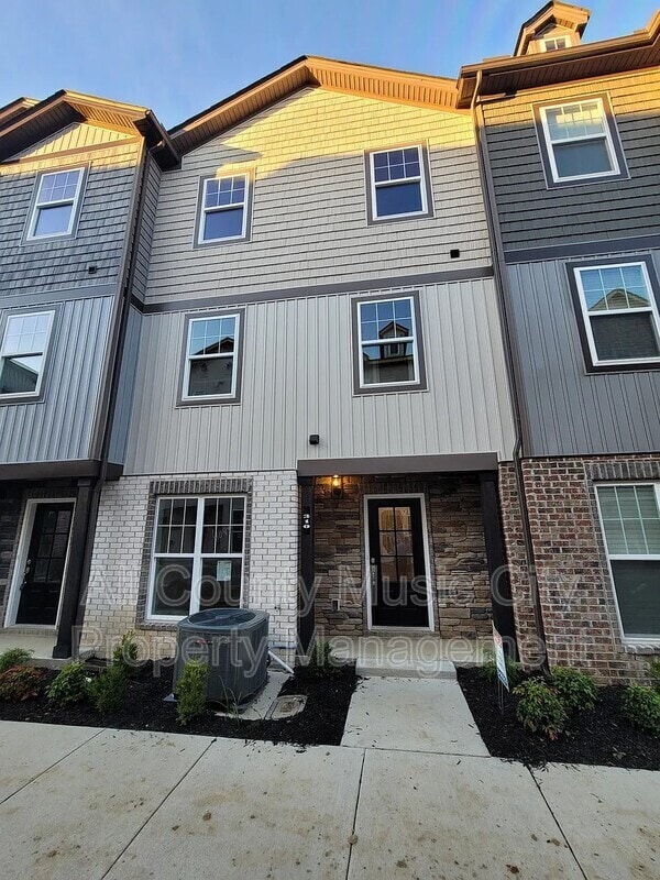 Building Photo - 310 Negri Ct
