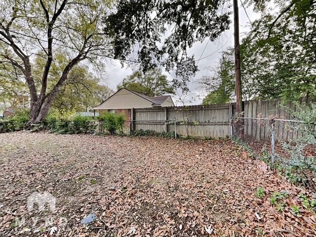 Building Photo - 8206 Whitehead Dr