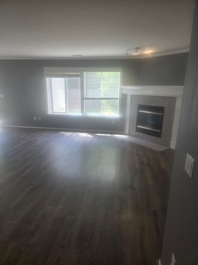 Building Photo - 3bd/2.5ba Maple Valley Home