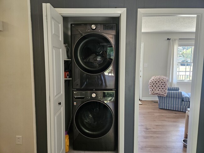 Building Photo - 6659 Julliard Dr