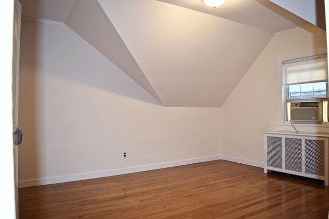 Building Photo - 5 Prescott Ave