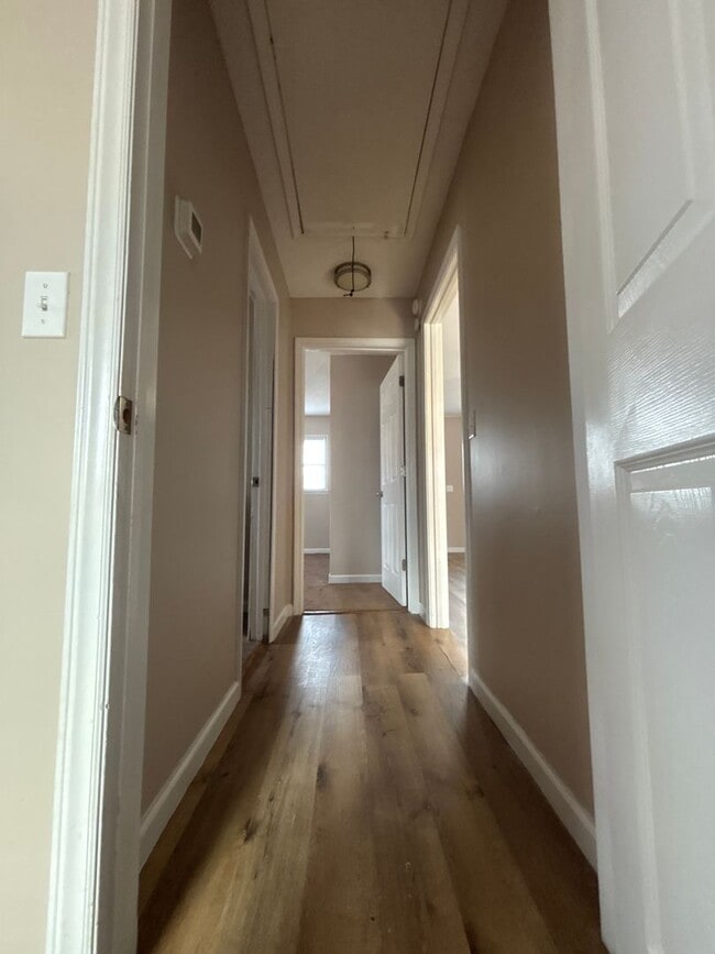 Building Photo - New Listing!