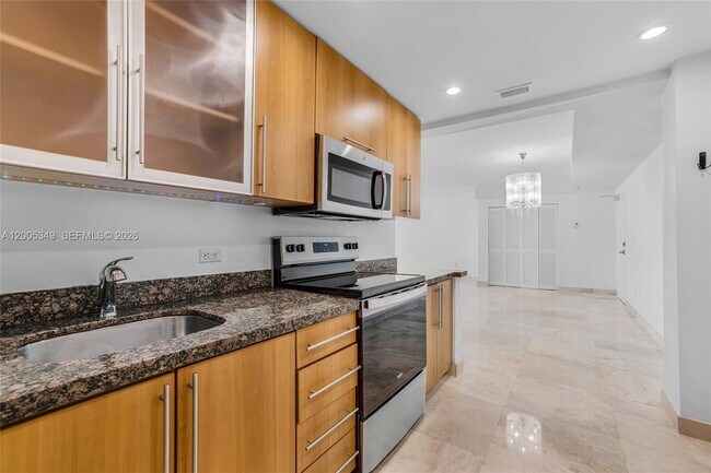 Building Photo - 7501 E Treasure Dr