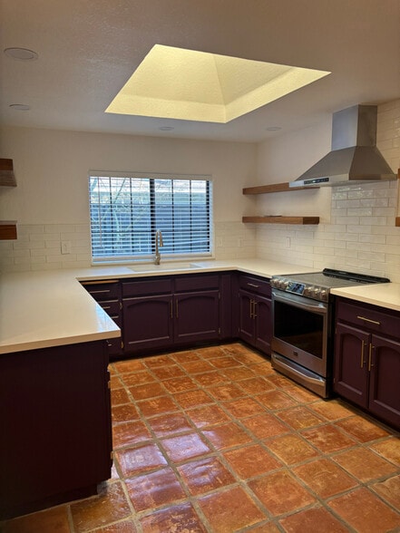 Building Photo - 803 E Peralta Wy