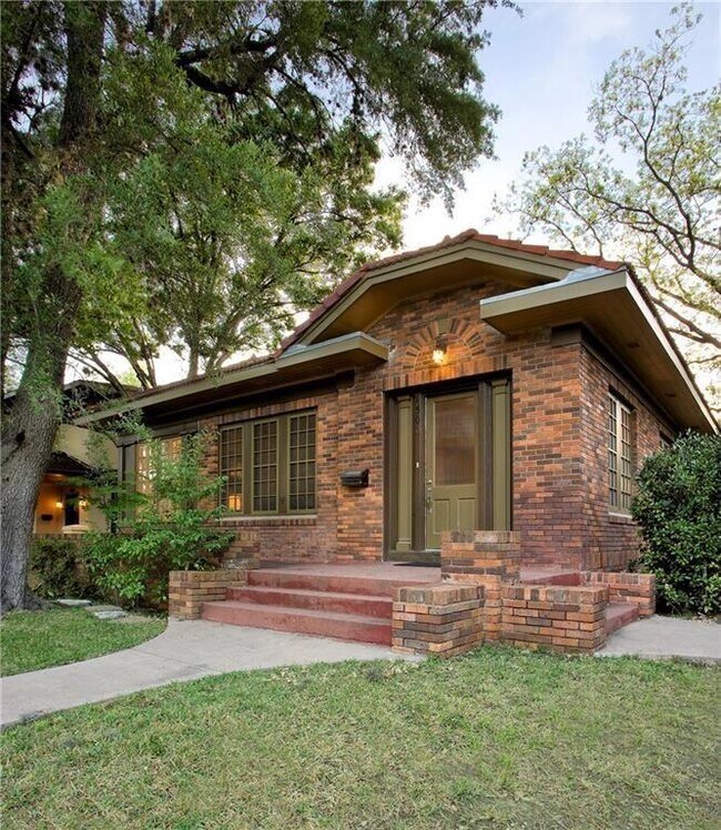 Primary Photo - 1500 Travis Heights Blvd