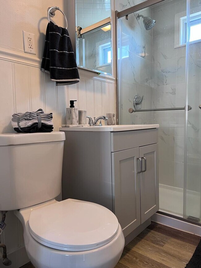 Building Photo - 665 Mendon Rd