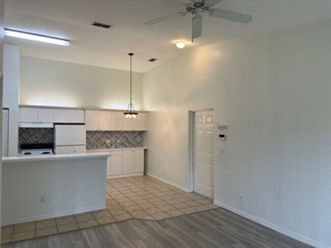 Building Photo - Unfurnished well-maintained 1-bedroom, 1-bath home in Bonita Springs
