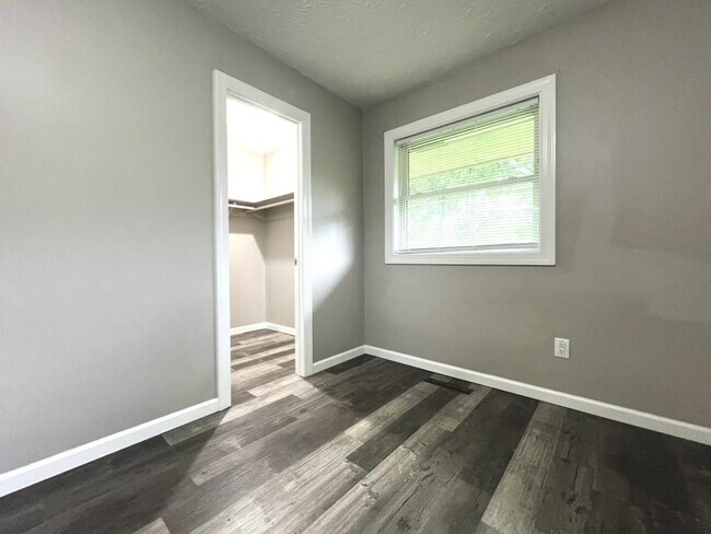 Building Photo - 77 Brookhaven Dr