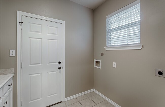 Building Photo - 14918 Pollux Dr