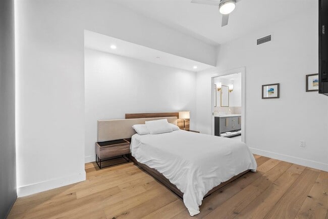 Building Photo - 70 Rainey St