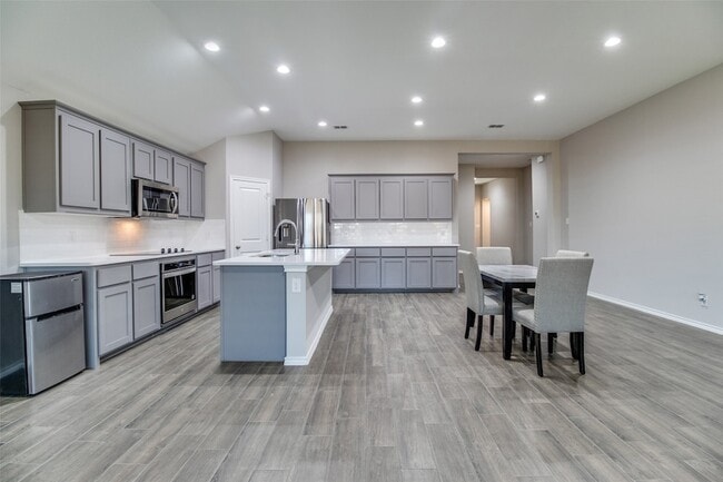 Building Photo - 11441 Silver Queen Dr