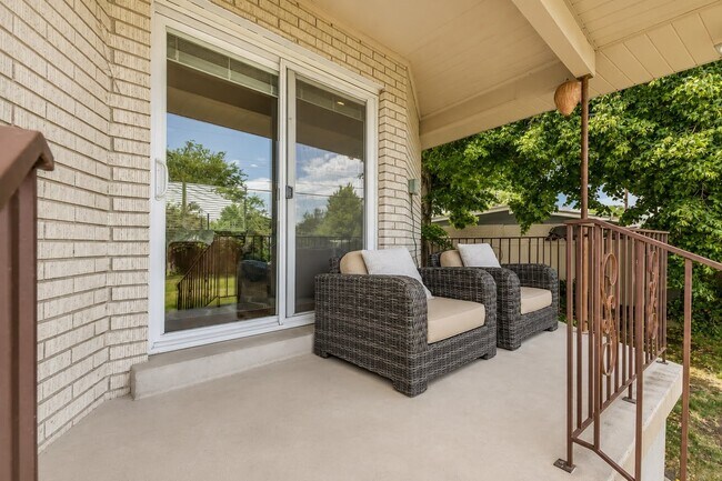 Building Photo - 787 Redmaple Cir
