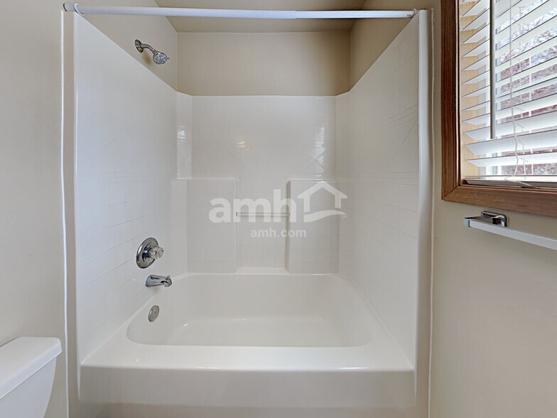 Building Photo - 13023 158th Street Ct E