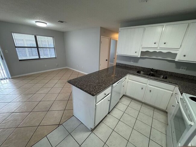 Building Photo - Gulf Breeze - Villa East - 3 bedroom, 2 ba...