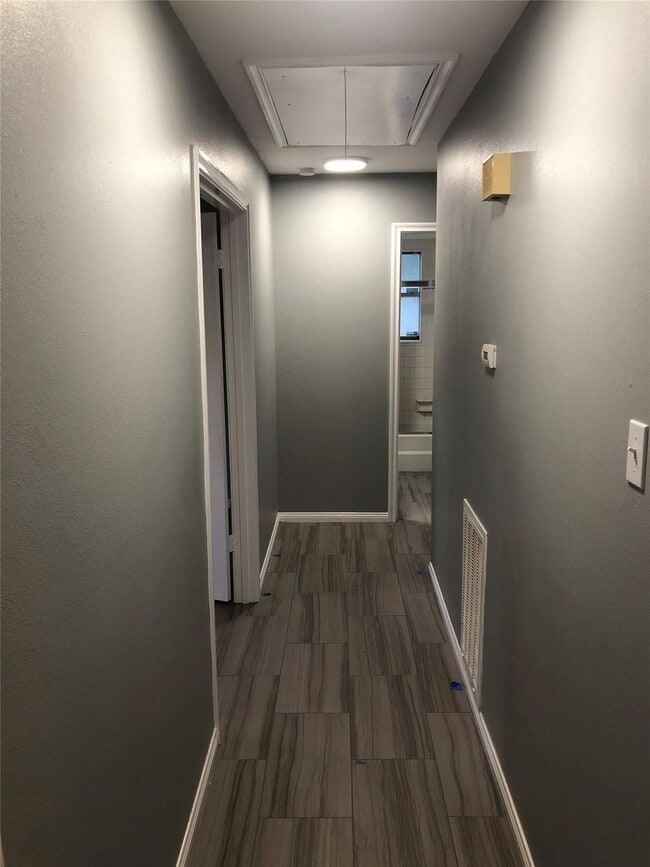 Building Photo - 16342 Autumn Wind Dr