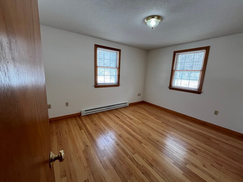 Building Photo - 95 Shawn Dr