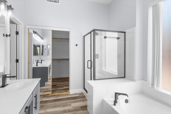 Building Photo - 92 E Spur Ave