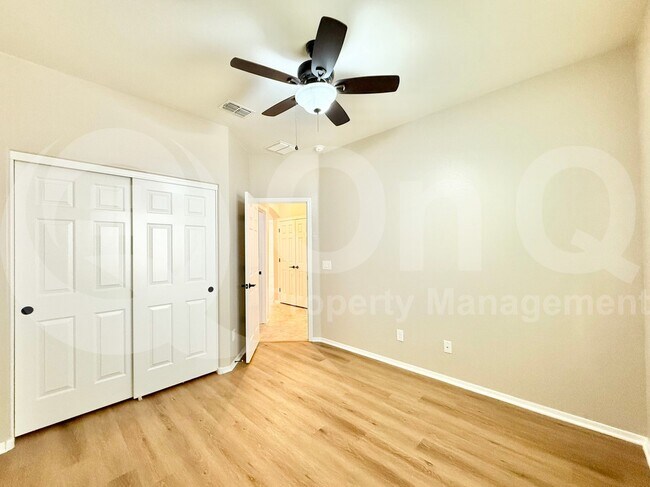 Building Photo - 10831 W Bronco Trail
