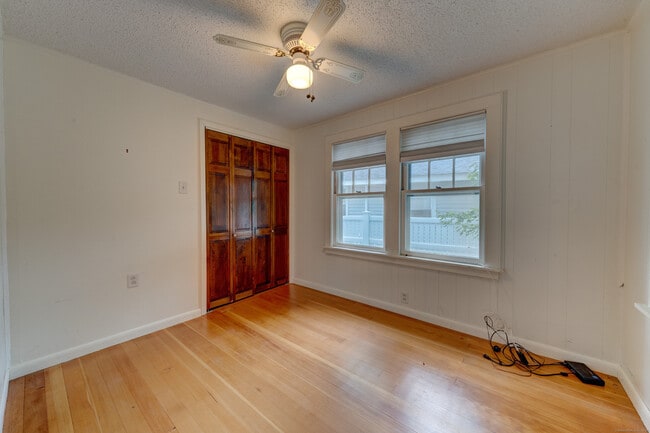 Building Photo - 285 Deepwood Dr