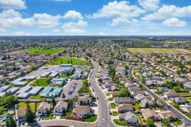 Building Photo - 8566 Aspen Brook Way