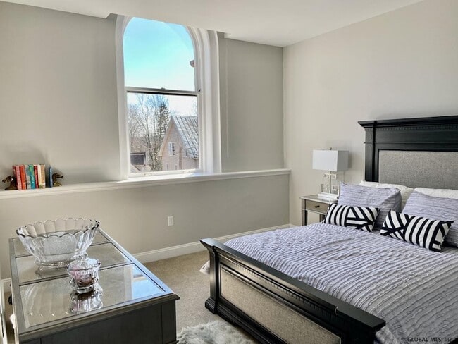 Building Photo - 77 Van Dam St