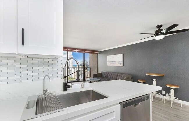 Building Photo - Condo for Rent with View